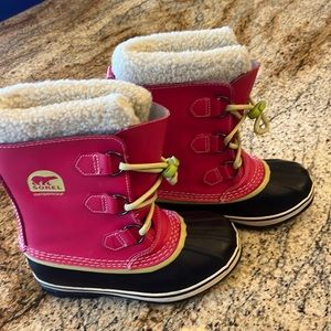 New Pretty Pink Sorel warm waterproof boots! Size 2